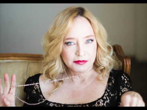 TRUE BEAUTY DISCOVERY Presents: The Hollywood Beauty Detective's 10 Legendary Looks