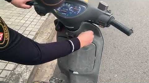 Así roban unos ladrones las motos en Barcelona