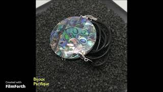 Abalone mother-of-pearl pendant in the shape of a circle