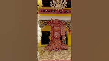 khuôn viên phía trước sân  chùa Thái Sơn núi Cậu