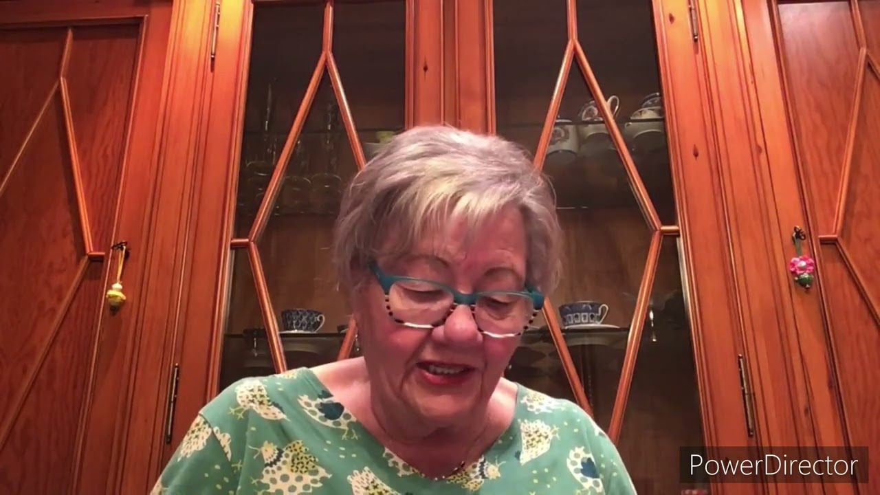 Strickpodcast und DIY Folge 147 ua. Loop mit Kapuze