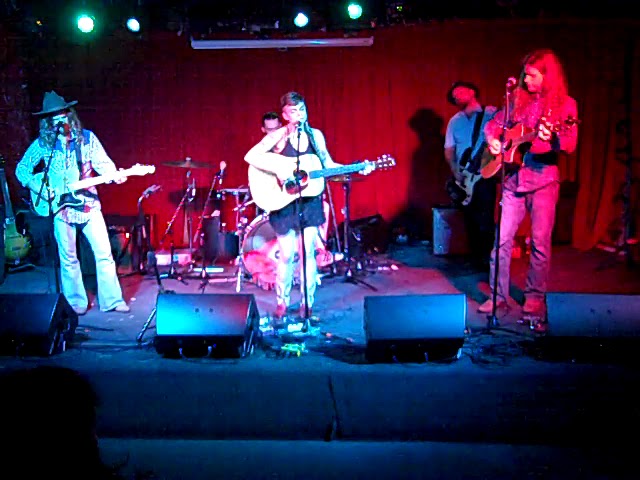 Guarda Lillie Mae -- The Same Eyes su YouTube Guarda Lillie Mae -- The Same Eyes su YouTube
