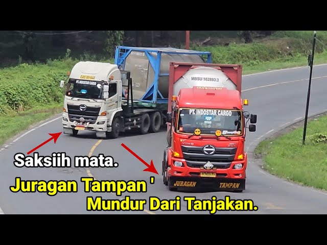 Truck Trailer Mundur Panjang Di Tanjakan Bukit Kodok.Teman Supir Jadi Saksiih,Insiden Truck Menanjak class=