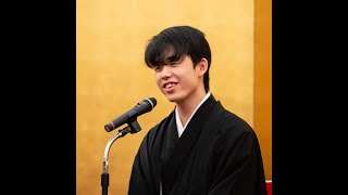 ✅  文藝春秋は１７日、スポーツ総合誌「Ｓｐｏｒｔｓ　Ｇｒａｐｈｉｃ　Ｎｕｍｂｅｒ」が毎年最も輝いたアスリートに贈る「ＮｕｍｂｅｒＭＶＰ賞」を将棋の藤井聡太２冠（１８）＝王位、棋聖＝に贈ると発表した。