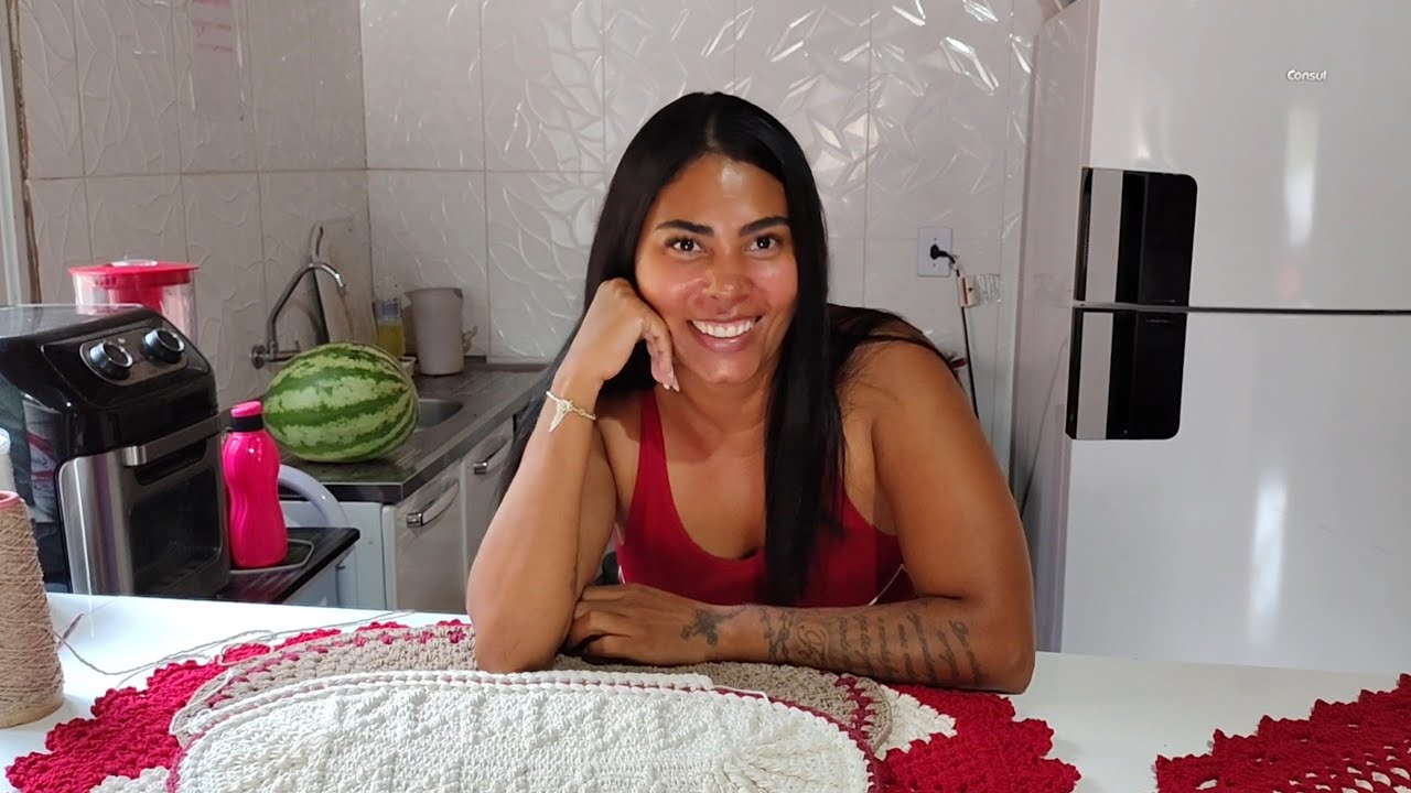 A CROCHÊTEIRA TOINHA APRESENTANDO BELÍSSIMOS TRABALHOS DE CROCHÊ 