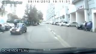 Запрыгнул на машину на велике. Запрыгнул на машину на велике.