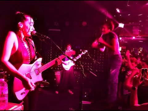 Hinds “Spanish Bombs”