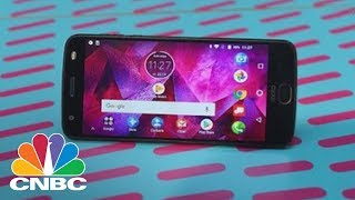 Motorola Just Made Its Biggest US Smartphone Push In Years, But It Probably Won't Matter | CNBC screenshot 5