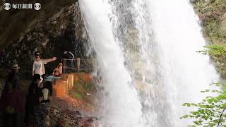 ごう音とどろき迫力満点「裏見の滝」雷滝　長野・高山