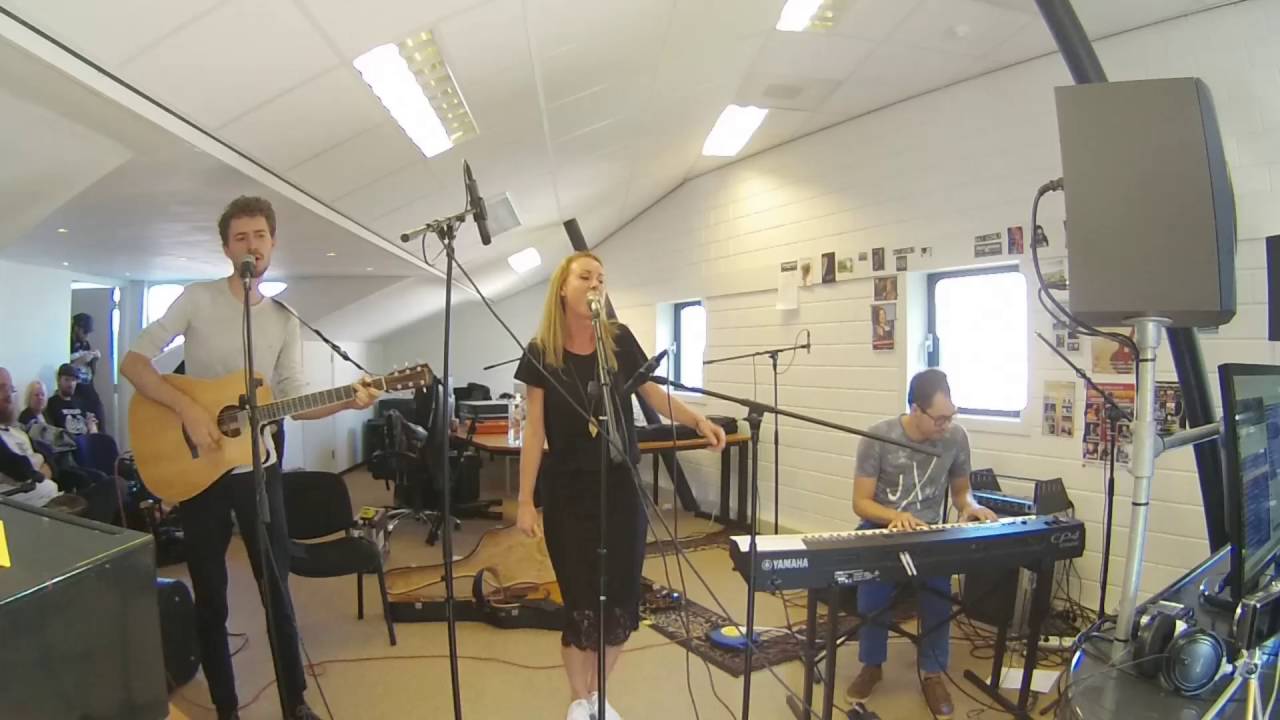 Elisabeth Daniel - "Do It Afraid" Live at MusicMagic at Omroep Almere