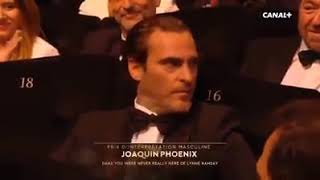 Joaquín Phoenix 𝒏𝒐𝒕 𝒓𝒆𝒂𝒍𝒊𝒔𝒊𝒏𝒈 𝒉𝒆 𝒘𝒐𝒏 𝒃𝒆𝒔𝒕 𝒂𝒄𝒕𝒐𝒓 𝒂𝒕 Cannes 𝒃𝒆𝒄𝒂𝒖𝒔𝒆 𝒊𝒕'𝒔 𝒂𝒍𝒍 𝒊𝒏 𝑭𝒓𝒆𝒏𝒄𝒉 😂😂😂