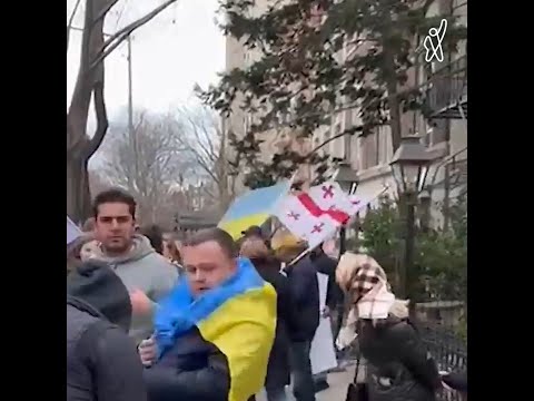 ვაშინგტონში, საქართველოს საელჩოსთან ემიგრანტებმა აქცია გამართეს