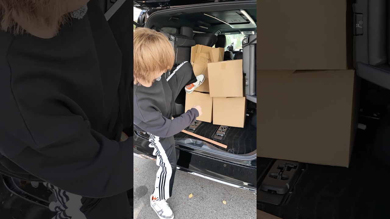 I ripped open my manager's luggage and found some dangerous stuff