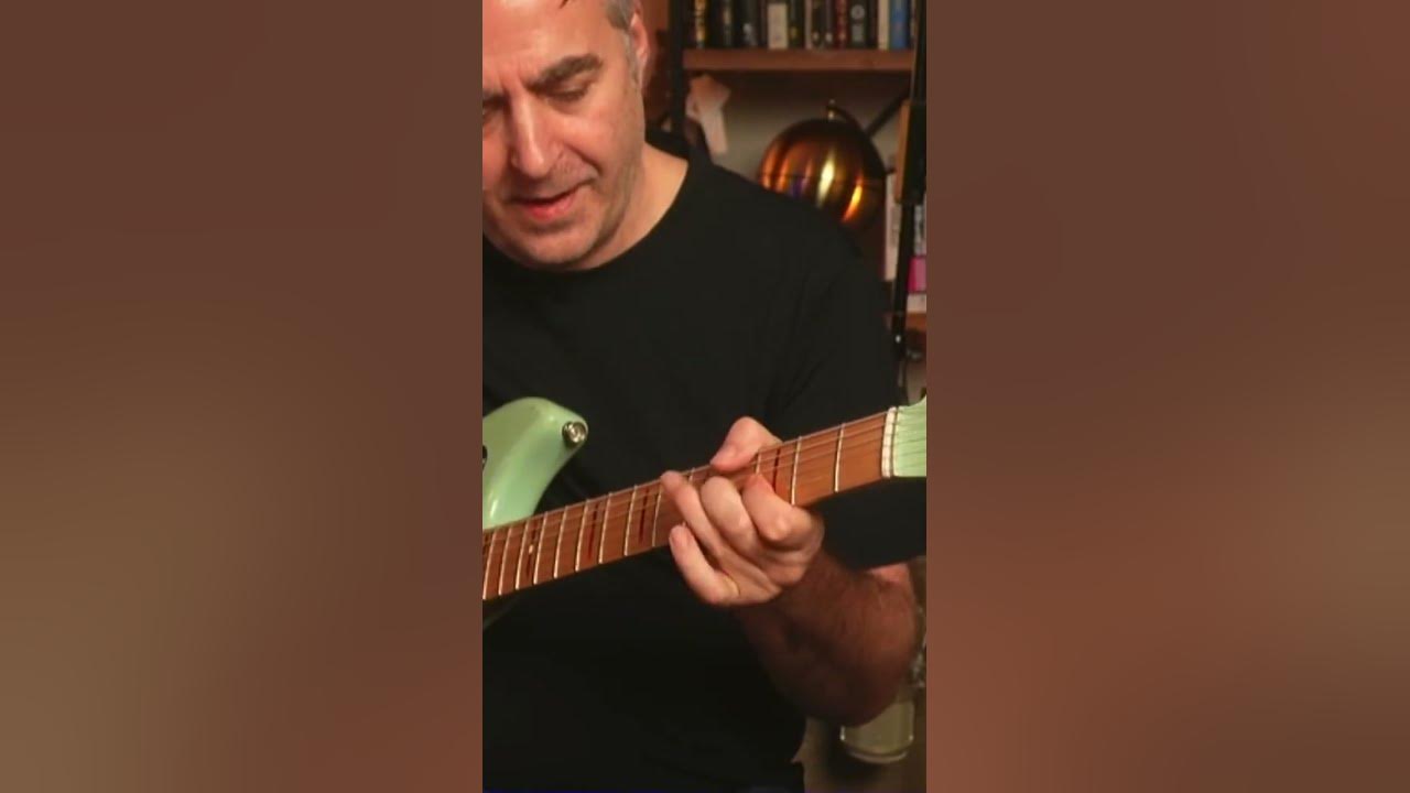 I put my Favorite descending run in this song: 'Raunchy' - Duane Eddy/Ventures #shorts  #guitartips