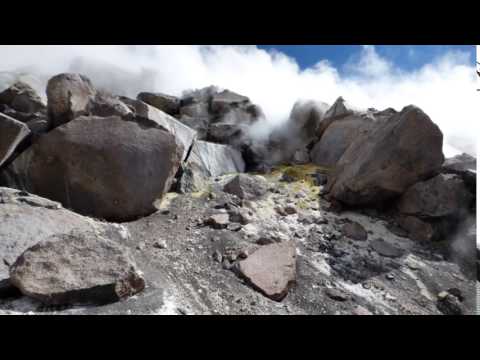 Vídeo de volcán Sabancaya en etapa eruptiva