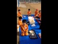 暖かい日は園庭でランチタイム!みんなでおいしくお弁当食べよう!