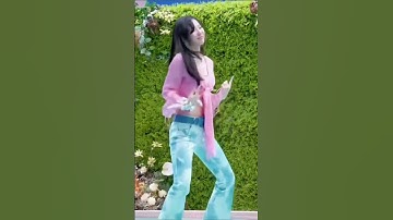 wendy and seulgi dancing secretly *irene shouldn’t see* 😭😭