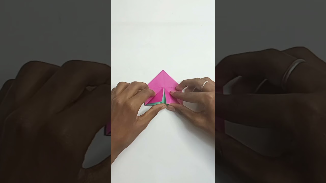 making an origami rose🌹