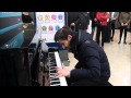 Klavierkonzert in paris gare de lest im rahmen einer aktion von sncf