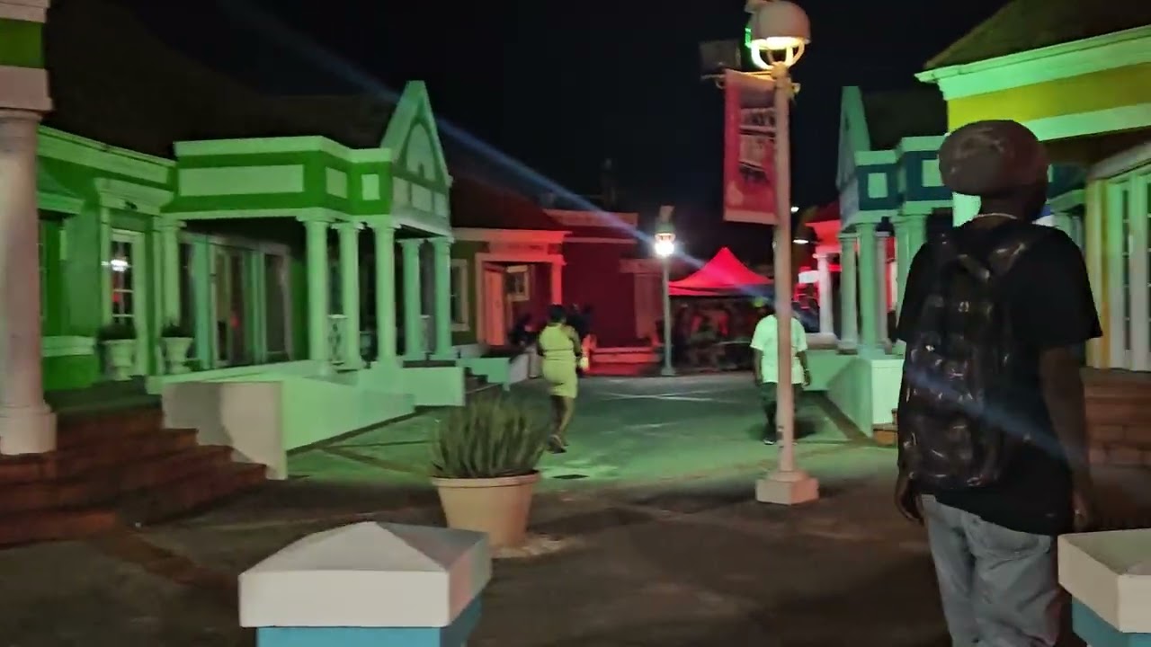 Q In The Community (Вечер прощания с пожилыми людьми) в Pelican Village в Бриджтауне, Барбадос 🇧🇧 2