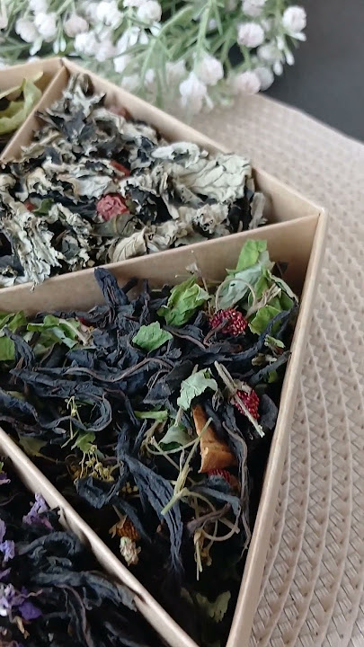 Ajoyib videoda joja yigitni eshagini yalaydi. Gothic porno