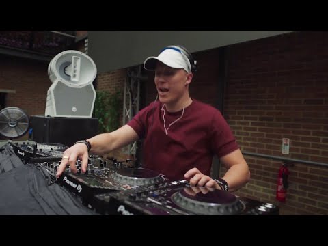 A.M.C - Digging