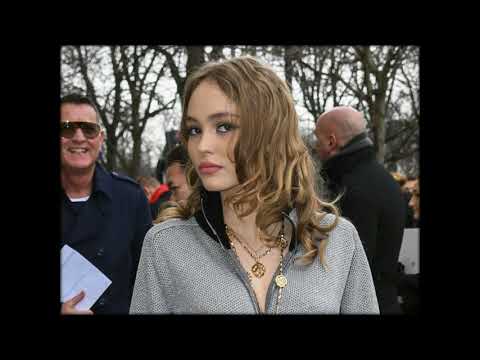 lily-rose-depp-topless-sur-instagram-pour-l’anniversaire-d’une-amie-(photo)