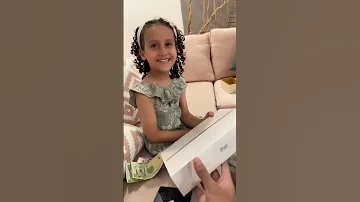 من شهرين تجمع فلوس عشان الايباد وجبتلها هوا هدية تستاهل 