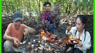 Sea crabs and clams you have ever seen. Crab Trap In the Mangroves Primitive Cook And Eat.