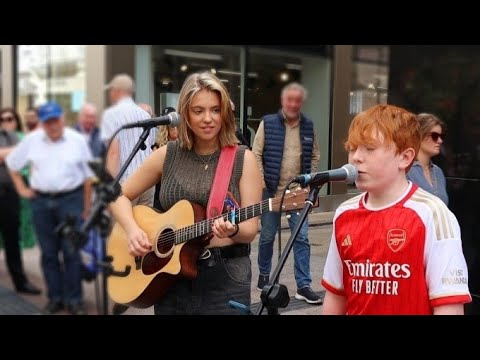 Street Musician in London Blows Crowd Away - 4K