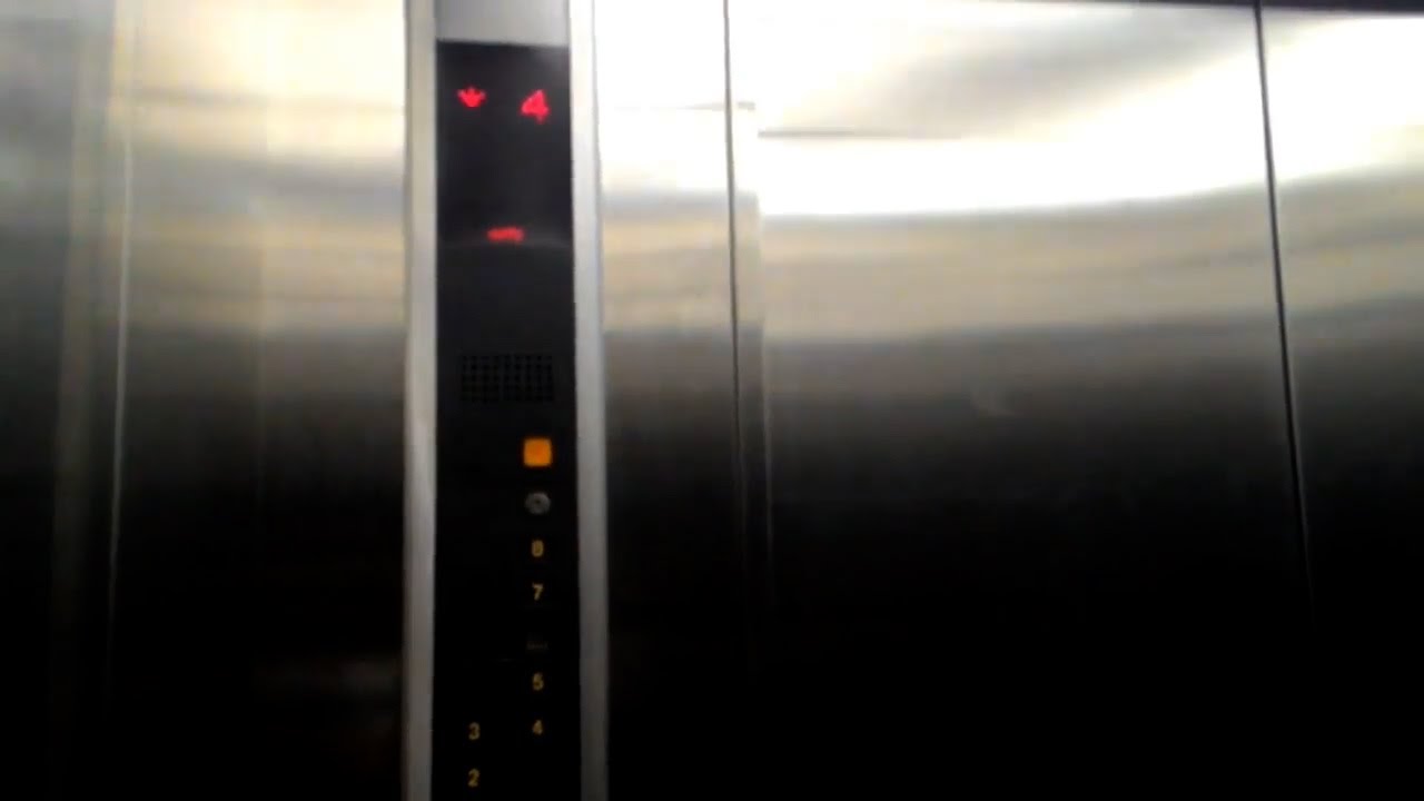 Old Hyundai Elevator @ Tunjungan Plaza 3