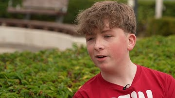 Medial first for England. Virtual Reality Goggles for spinal surgery.