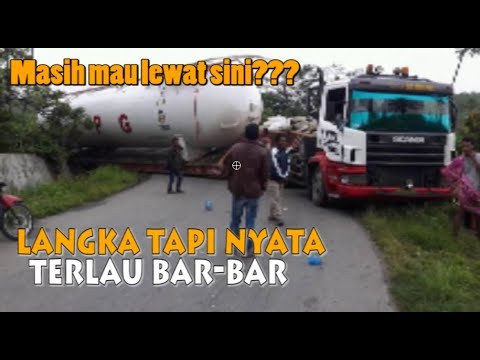 MAINAN ANAK - SEKUMPULAN TRUK BESAR MELEWATI JALANAN