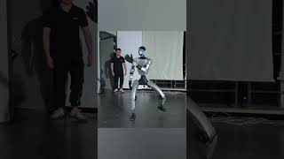 Unitree G1 проходит тест на избиение