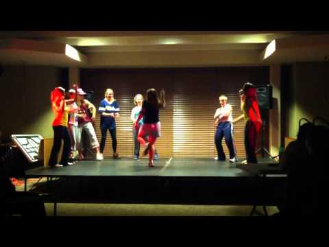 Coe Greek Week 2011 - Coe Idol ΔΔΔ (Blue and Yellow)