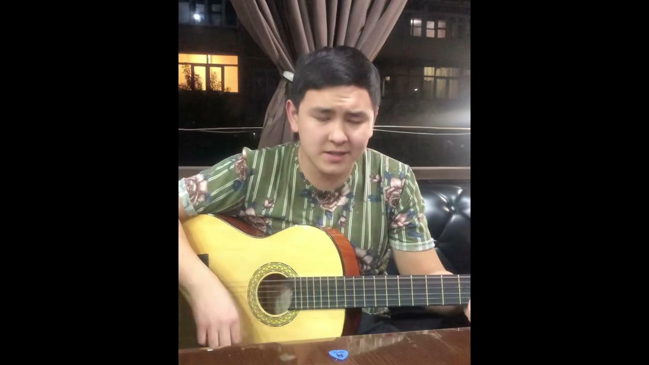 Я парнишка седой под гитару. Дворовые песни только мама. Дворовые песни под гитару русалочка. Песни под гитару во дворе подростки. Седой под гитару.