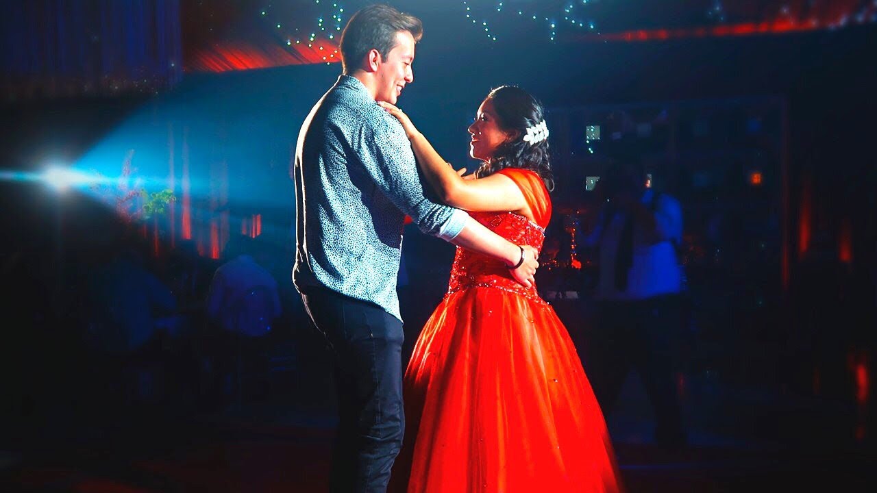 NOS INFILTRAMOS EN FIESTAS DE DESCONOCIDOS *BAILÉ CON LA QUINCEAÑERA