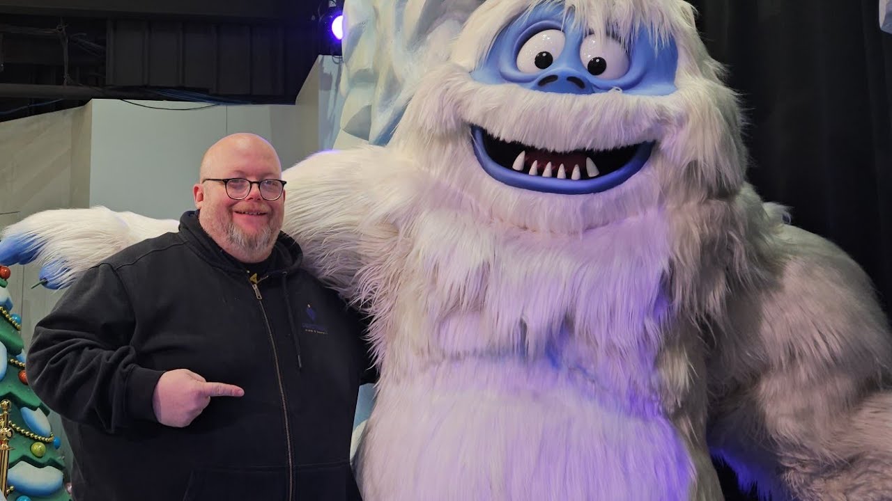 Christmas at Kentucky Kingdom 2025: 1st day of 2026 season pass.