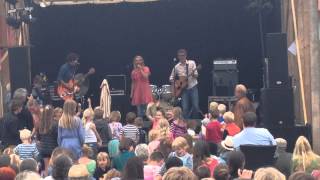 Video thumbnail of "Alberte - Tju Bang Chokolademand - Hjortshøj Festival 2014"