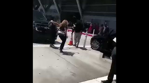 Nipsey Hussle Smacks B.E.T Employee Hard (Viral Flame Network) (B.E.T AWARDS)