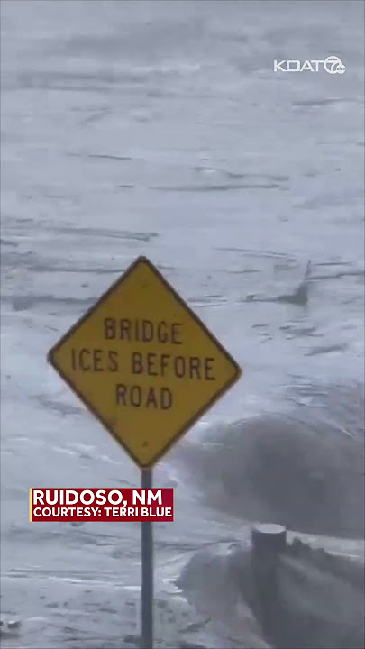 Rio Ruidoso flooded waters hit building #newmexico #nmwx