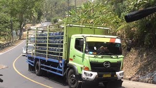 Dump Truk Besar Membawa Galon Aqua: Perjalanan Epik Distribusi Air Bersih #DumpTruk