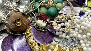 Mystery Jewellery Unbagging from 20kg Box - 3rd Bag! Jewelry | Thrifted | Charity Shop | Upcycle