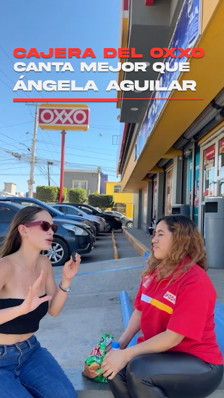 Cajera del Oxxo canta mejor que Ángela Aguilar @valentinapaz