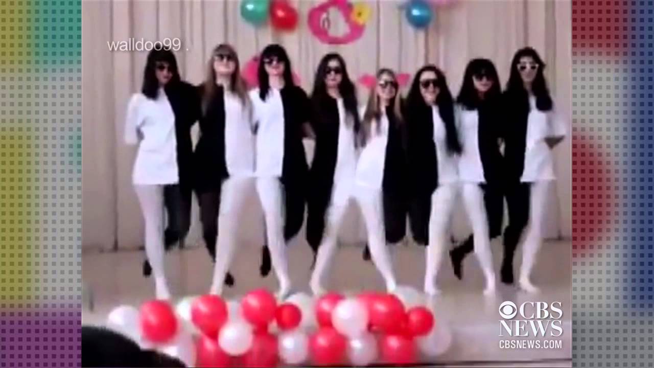 Man puts on his pants with no hands