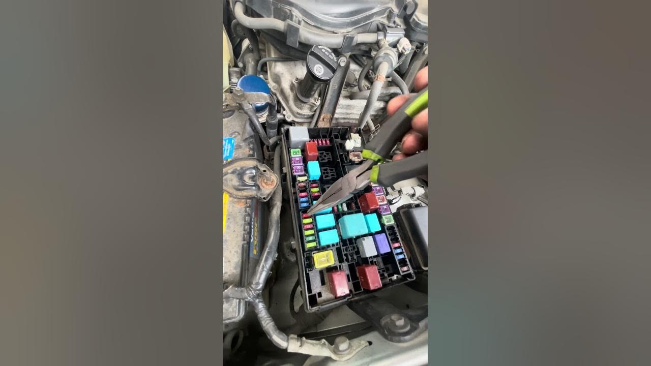 2007 Toyota forerunner p2118 Fuse number 10 Throttle actuator; control