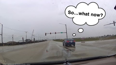 Minooka, IL- Idiot stops dead in their tracks…blocking intersection