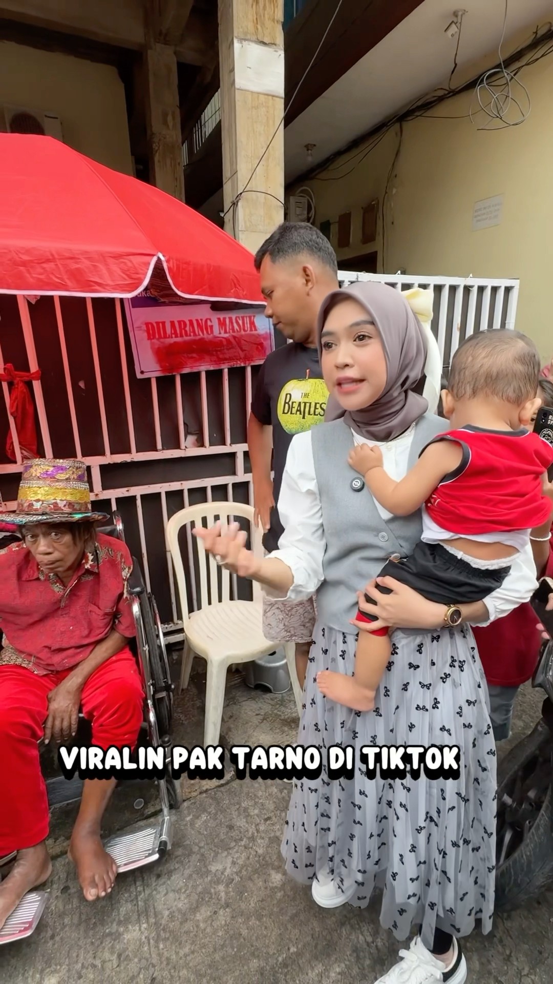 LUDES! Jualan pak tarno abis semua.