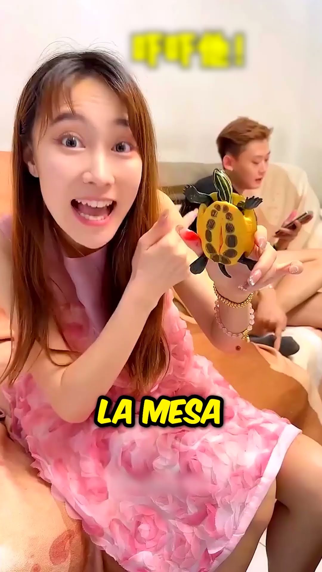 ¡Esta chica le hizo una broma a su amiga de la manera más divertida! ??