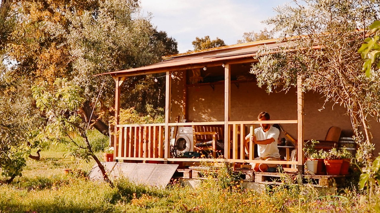 Building Wooden Deck Railings | Off Grid Pallet Cabin - YouTube